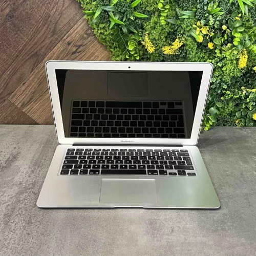 Apple MacBook Air 13" 2015 Early (256GB SSD/8GB DDR3/1.6GHz Intel Core i5/Intel HD Graphics 6000/macOS Monterey/Olasz bill.) Használt - Silver