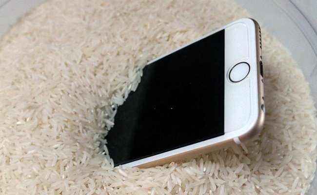 Mi a teendő, ha beázott az iPhone-unk?